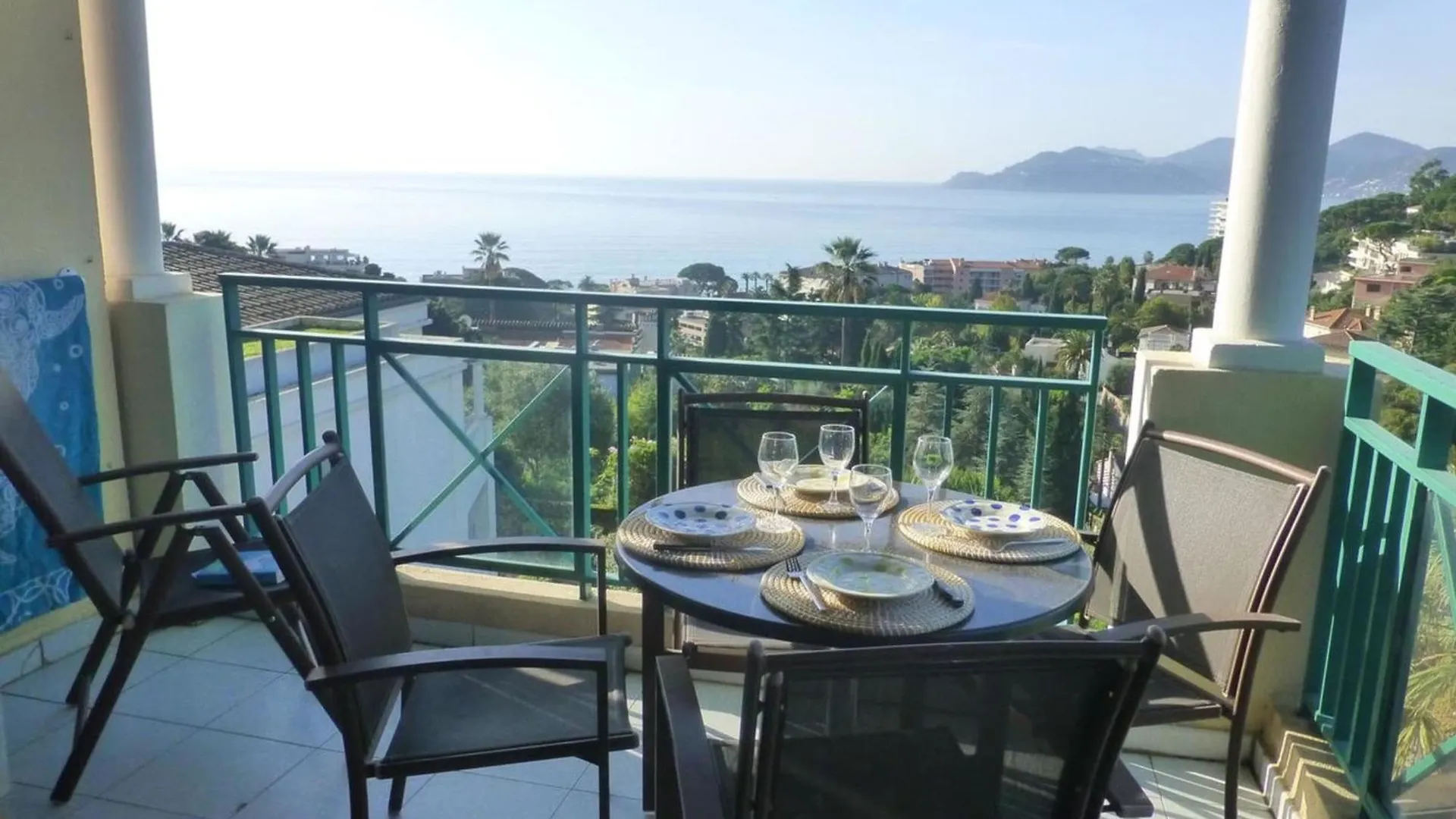 Sea Views And Beautiful Pool의 연락처